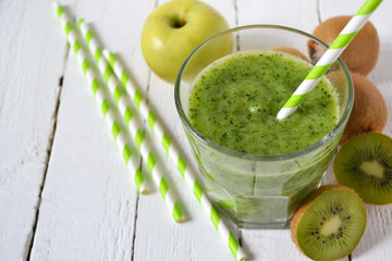 Smoothies of  kiwi, green apple and spinach, cooking process