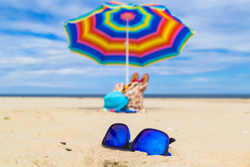 Fototapeta na wymiar Blue sunglasses umbrella background