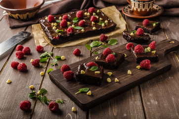 Chocolate brownies with mint