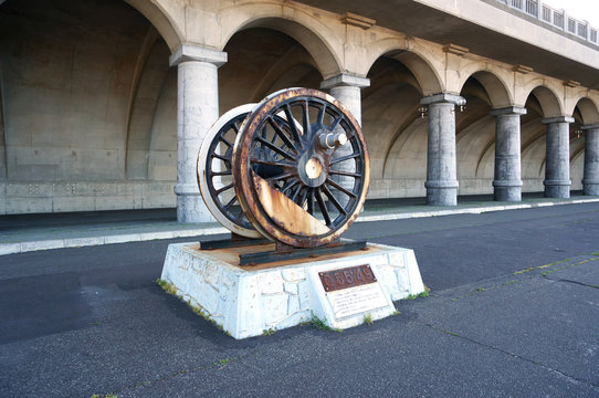 稚内 防波堤ドームと蒸気機関車の車輪