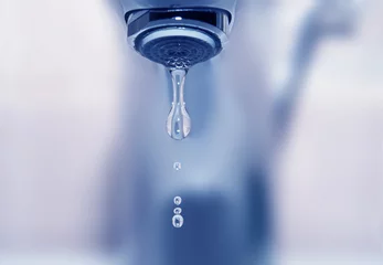 Foto op Plexiglas Water Vallende waterdruppel