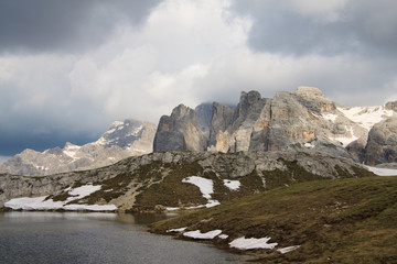 Obraz premium lago dei Piani, presso il rifugio Locatelli (Dolomiti di Sesto)