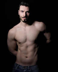 Fototapeta premium Modello a torso nudo