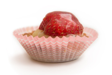 Pasticcino ripieno di crema pasticcera e fragola