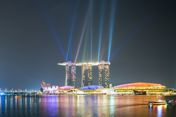 Fototapeta na wymiar Beautiful laser show at the marina bay waterfront in singapore