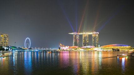 Fototapeta na wymiar Beautiful laser show at the marina bay waterfront in singapore