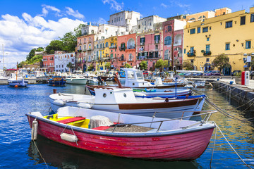 Fototapeta na wymiar vivid beautiful Procida island, Italy