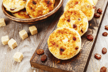 Cottage pancakes with raisins