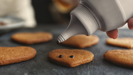 Cookies decorating process