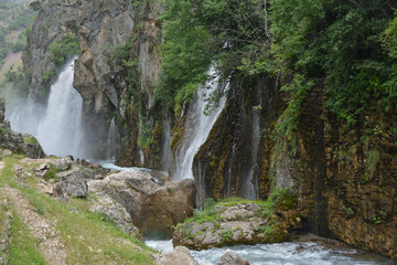 Fototapeta na wymiar waterfalls on cliff
