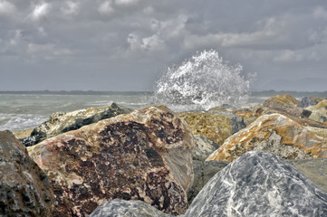 Marina di Pisa,mareggiata a bocca d'Arno.