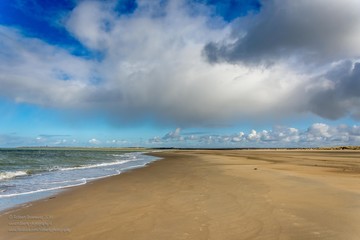 Fototapeta na wymiar clouds above the beach