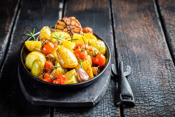 Grilled vegetables with rosemary and garlic