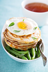 Cheese pancakes with green beans and egg