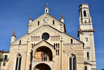 Fototapeta premium Verona Cathedral facade with its composite style (romanesque, gothic, renaissance) and belfry