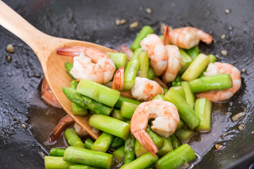 Asparagus stir fried with prawns