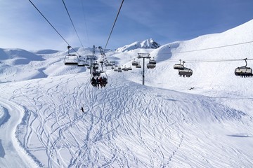 Fototapeta na wymiar View from the chair lift, ski resort of Paradiski, France