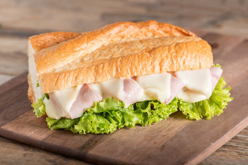 Sandwich with ham and cheese.