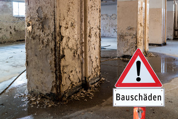 Achtung Bauschäden Schild