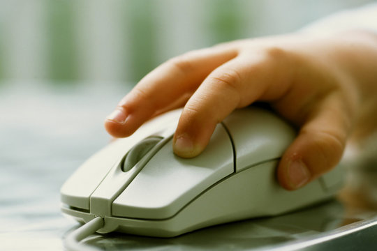 Child operating mouse