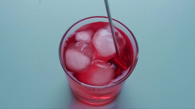 Eisgek&uuml;hlter Holundersaft
