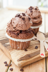 Kleine Schokoladen Muffins mit Eis