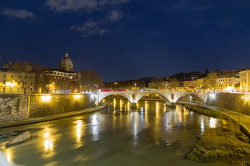 Fototapeta na wymiar Rome at night, seen from Ponte Umberto bridge