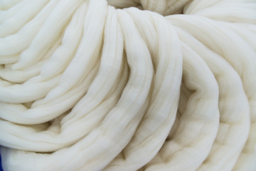 Wool tops for spinning process