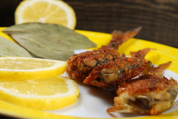 fried fish with lemon