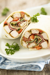Chicken wraps with pesto and bacon