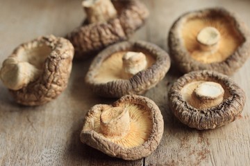 heap dried shiitake mushrooms