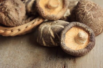 heap dried shiitake mushrooms