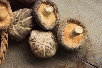 heap dried shiitake mushrooms