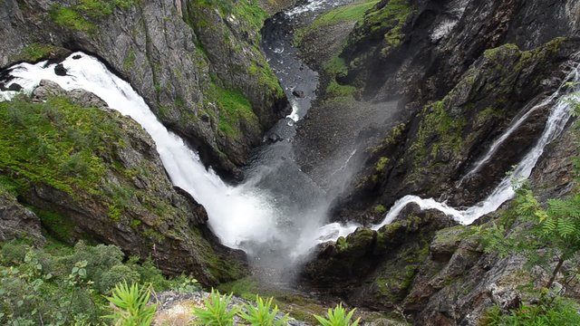 Doppia cascata nei fiordi norvegesi