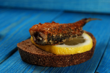 sandwich with fried fish