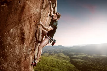 Gordijnen Klimmer op een klif © lassedesignen