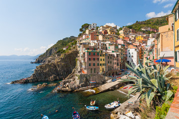 Fototapeta na wymiar Scenic view of ocean and harbor in colorful village Vernazza, Ci