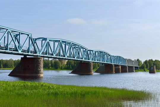Torne River Railway Bridge is dual gauge railway bridge between Haparanda, Sweden and Tornio, Finland; 1524mm rails used for Finland, 1435mm rails used for Sweden