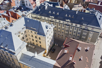 Двор-колодец в Таллине. Эстония - obrazy, fototapety, plakaty
