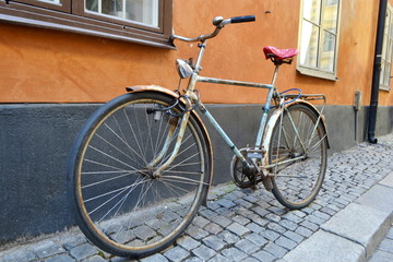 Fototapeta na wymiar Old bike on the street.