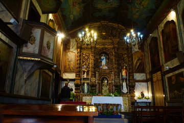 Fototapeta na wymiar prunkvoller Altar in der Pfarrkirche