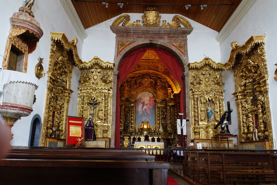 prachtvoller Altar in der Kirche von Sao Jorge