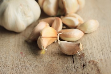 heaps with white garlic