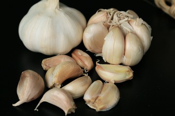 heaps with white garlic
