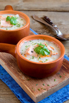 Salmon soup with noodles