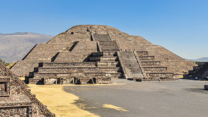 Fototapeta na wymiar Pyramid of the Moon - Teotihuacan, Mexico
