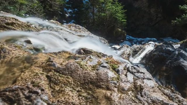 Zipfelsbacher Wasserfall im Hintersteiner Tal im Zeitraffer