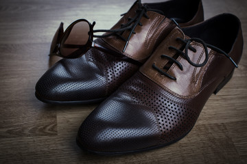 Fashionable leather shoes for men