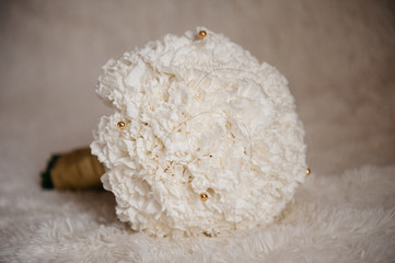 delicate bouquet of white flowers