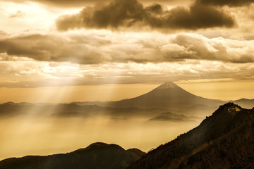 南アルプスから望む富士山